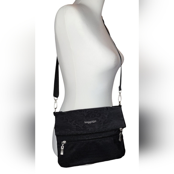 Baggallini Handbags - Baggallini Flip Zip Crossbody Black Cheetah Emboss